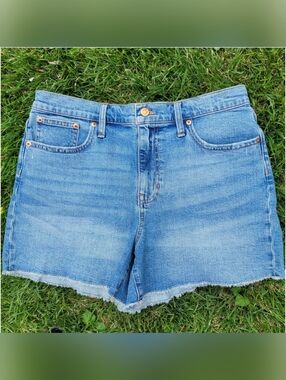 J. Crew Denim Jean Shorts Cut Off Raw Hem Womens 32" Waist Size 29 Style: AV425